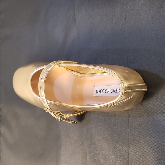 BRAND NEW STEVE MADDEN BALLET WITH STRAP CHIC GOLD MARY JANE - Picture 1 of 13